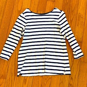 White and blue striped long sleeve t shirt.